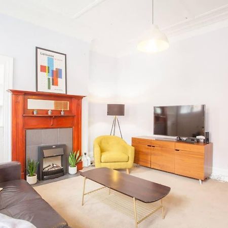 Modern, Light-Filled And Sleek West End Apartment Glasgow Esterno foto