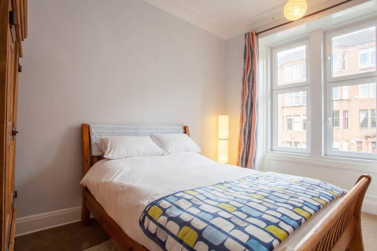 Modern, Light-Filled And Sleek West End Apartment Glasgow Esterno foto