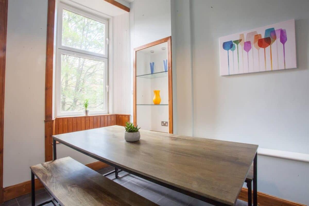Modern, Light-Filled And Sleek West End Apartment Glasgow Esterno foto