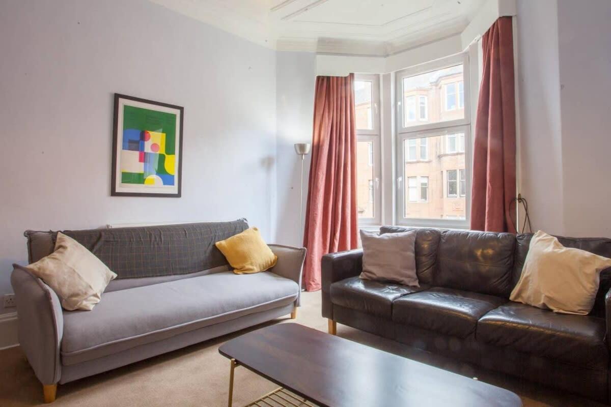 Modern, Light-Filled And Sleek West End Apartment Glasgow Esterno foto