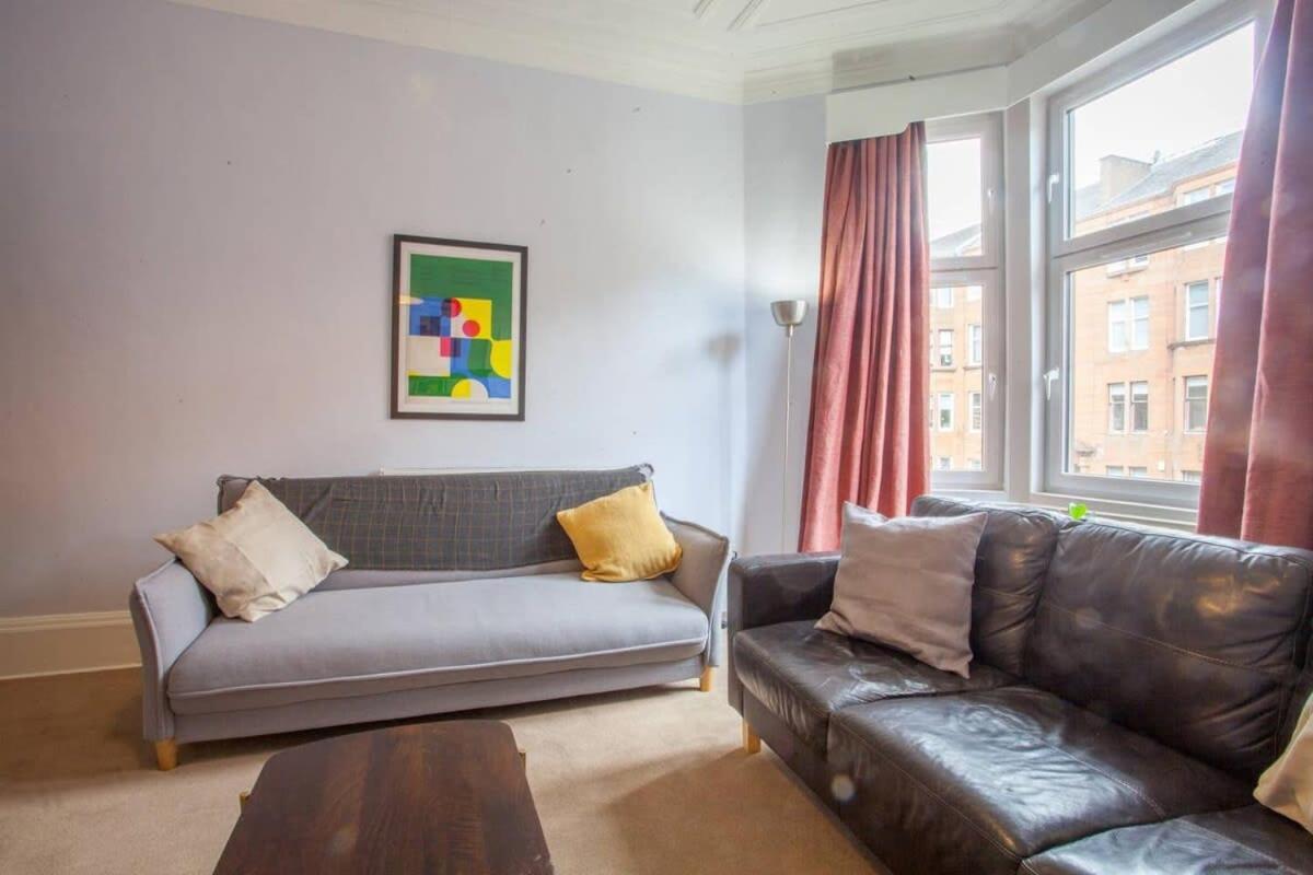 Modern, Light-Filled And Sleek West End Apartment Glasgow Esterno foto