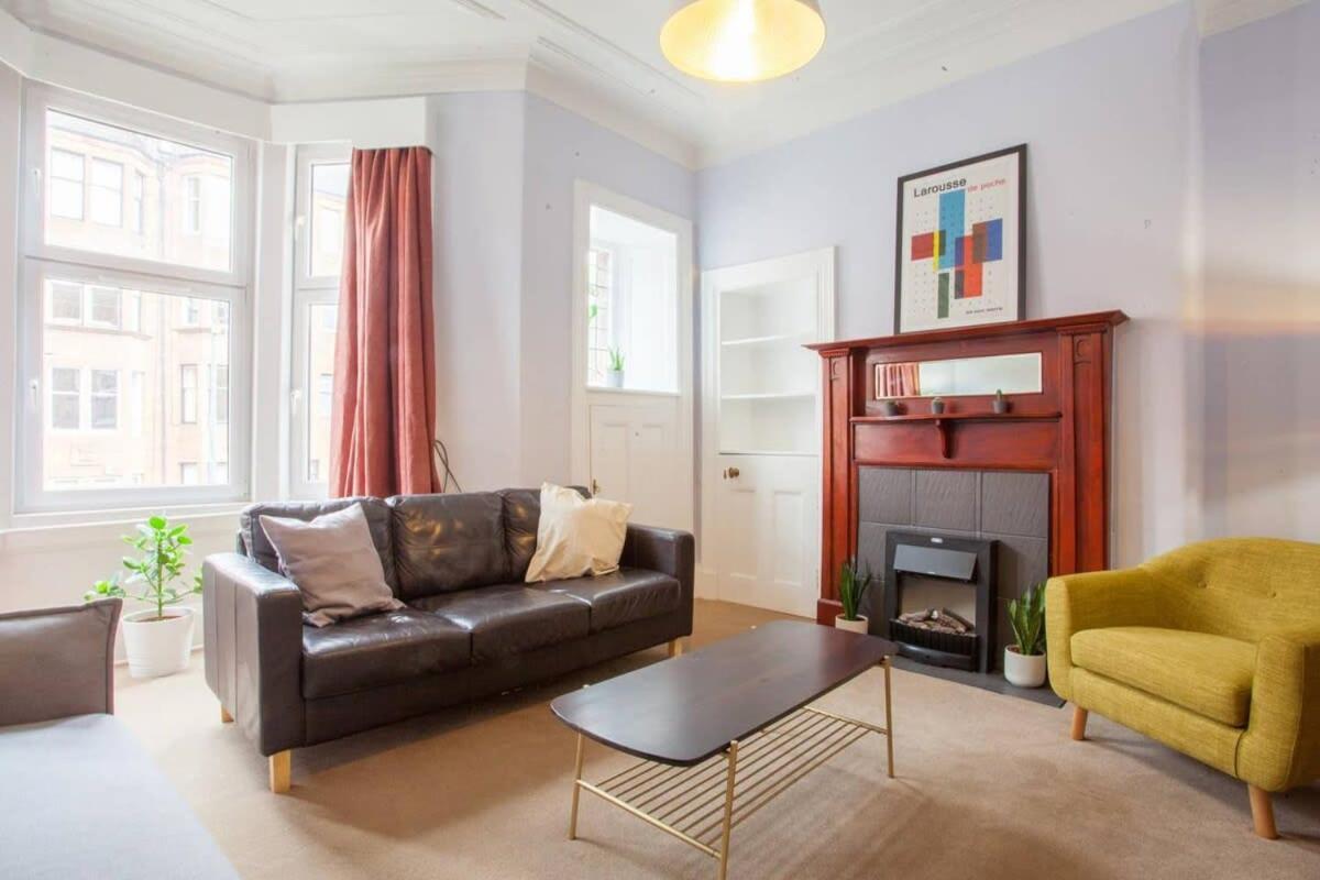 Modern, Light-Filled And Sleek West End Apartment Glasgow Esterno foto
